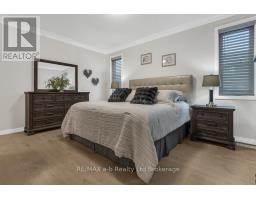 41 LOWRIE CRESCENT - 19