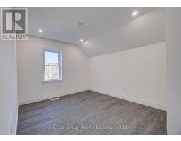 203 TALBOT STREET S - 30