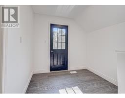 203 TALBOT STREET S - 34