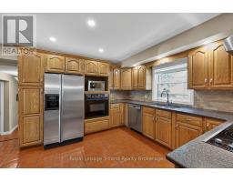 157 STANLEY STREET N - 16