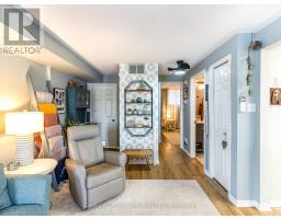 25 - 20 HURON STREET N - 22