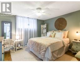 25 - 20 HURON STREET N - 23