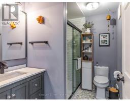 25 - 20 HURON STREET N - 28