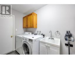 33 WILKINS CRESCENT - 21