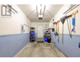 33 WILKINS CRESCENT - 26