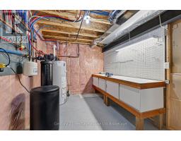 927 RIDGEWOOD DRIVE W - 35