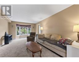 27 SIOUX CRESCENT - 12