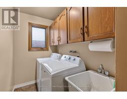 27 SIOUX CRESCENT - 24