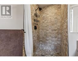 27 SIOUX CRESCENT - 27