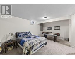 27 SIOUX CRESCENT - 36