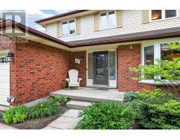 27 SIOUX CRESCENT - 8