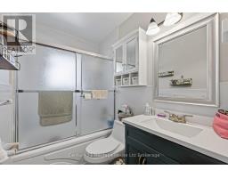 138 LYNDALE CRESCENT - 21