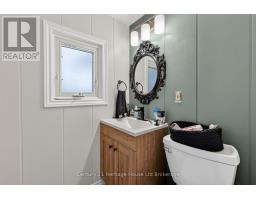 138 LYNDALE CRESCENT - 25