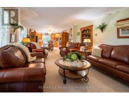 385522 59 HIGHWAY - 15