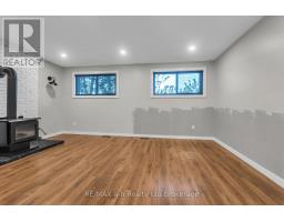 21 PEGGY AVENUE - 18