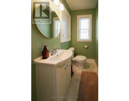 758 WILTON CRESCENT - 16