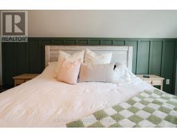 758 WILTON CRESCENT - 24