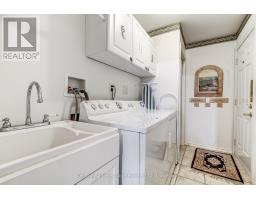 54 - 19 HANLON PLACE - 16