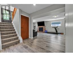 10 KNOWLES DRIVE - 18