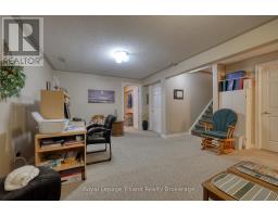 121 WESTON DRIVE - 21