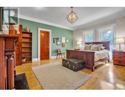 105 VANSITTART AVENUE - 32