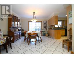 28 WELLINGTON STREET W - 11