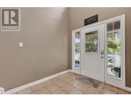 644 HUMMINGBIRD CRESCENT - 11