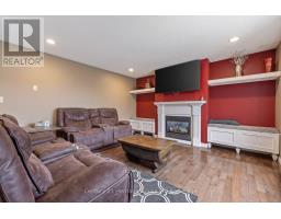 644 HUMMINGBIRD CRESCENT - 15