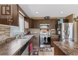 644 HUMMINGBIRD CRESCENT - 17
