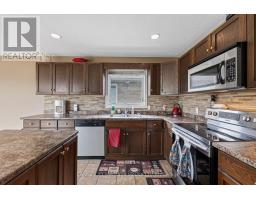 644 HUMMINGBIRD CRESCENT - 18