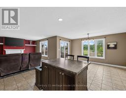 644 HUMMINGBIRD CRESCENT - 19