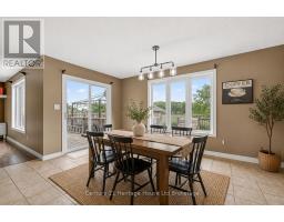 644 HUMMINGBIRD CRESCENT - 21