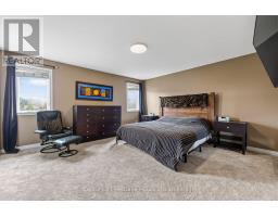 644 HUMMINGBIRD CRESCENT - 24