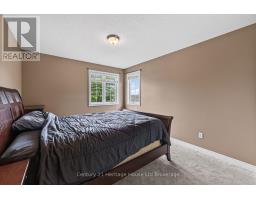 644 HUMMINGBIRD CRESCENT - 27