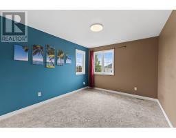 644 HUMMINGBIRD CRESCENT - 30