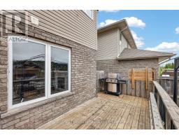 644 HUMMINGBIRD CRESCENT - 36