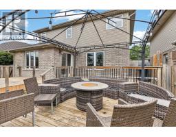 644 HUMMINGBIRD CRESCENT - 38
