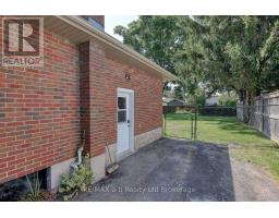18 CHISHOLM DRIVE - 17