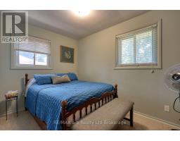 18 CHISHOLM DRIVE - 32