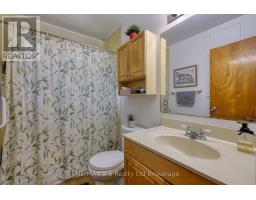 18 CHISHOLM DRIVE - 33