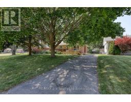 18 CHISHOLM DRIVE - 44