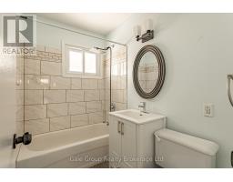 32A GLENDALE DRIVE - 14