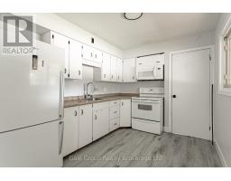 32A GLENDALE DRIVE - 8