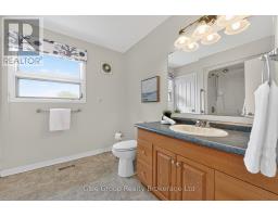 1 SUMMIT CRESCENT - 32