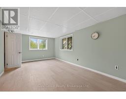 1 SUMMIT CRESCENT - 36