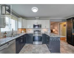 4 KERR CRESCENT - 14