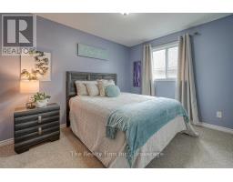 4 KERR CRESCENT - 21