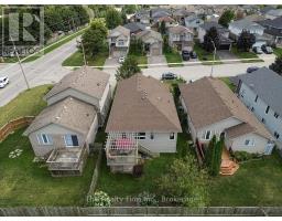 4 KERR CRESCENT - 30