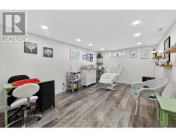 78 LYNDALE CRESCENT - 24