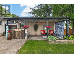 78 LYNDALE CRESCENT - 34
